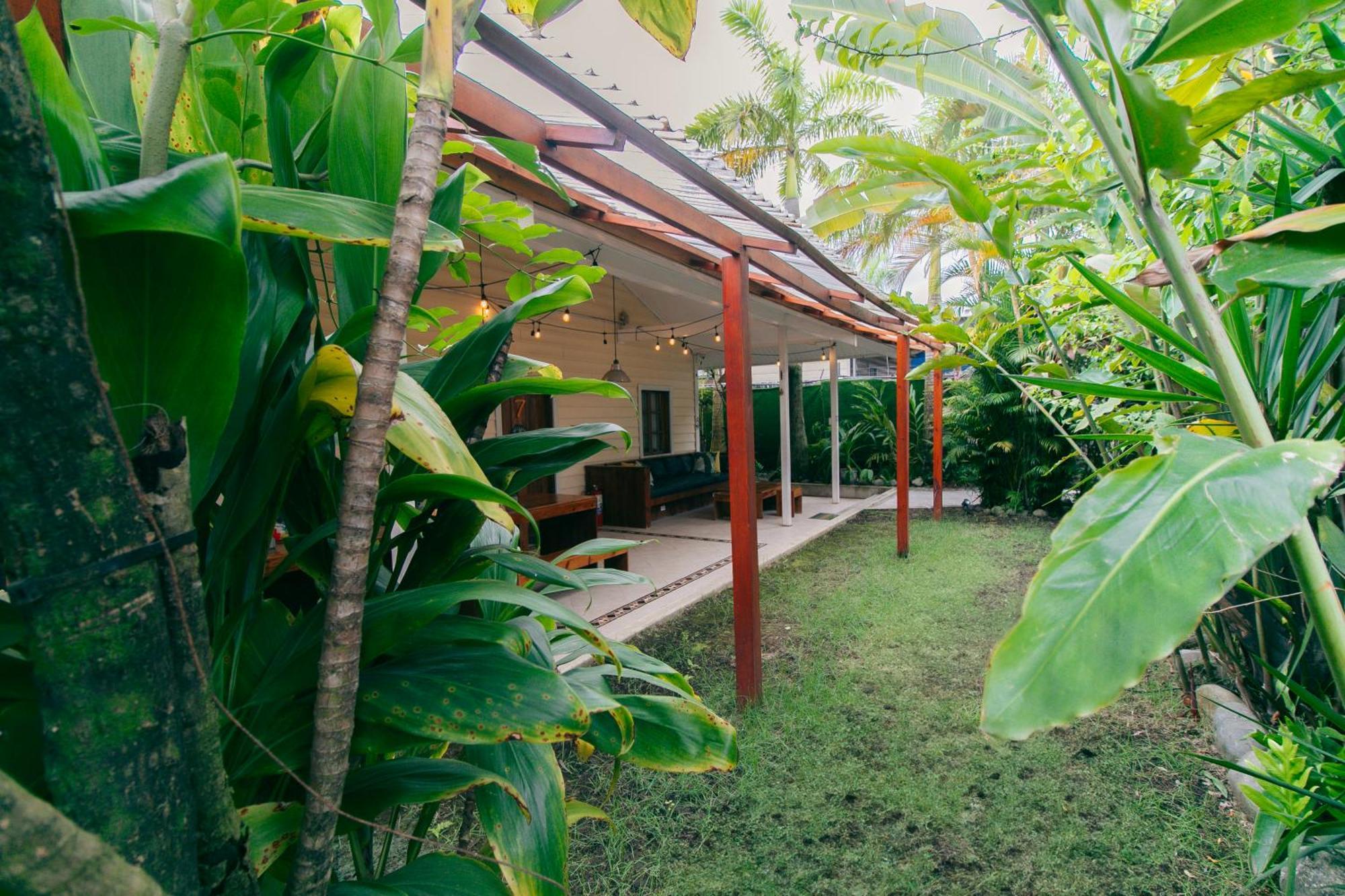 فندق Pineapple House بوكاس تاون المظهر الخارجي الصورة