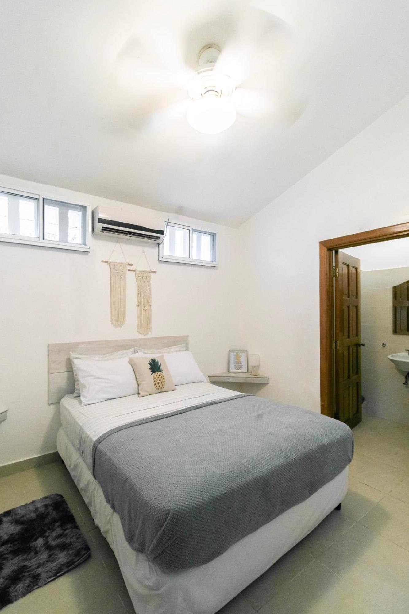 فندق Pineapple House بوكاس تاون المظهر الخارجي الصورة