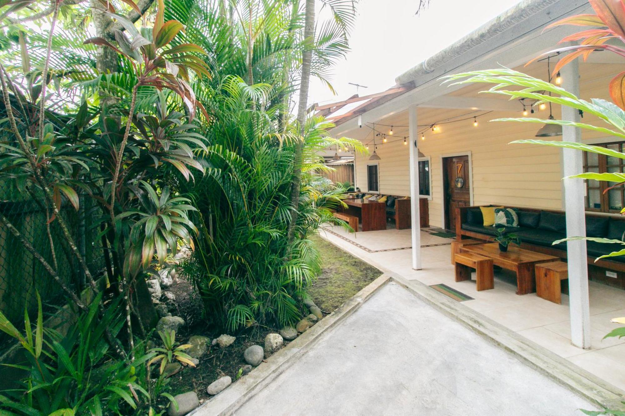 فندق Pineapple House بوكاس تاون المظهر الخارجي الصورة